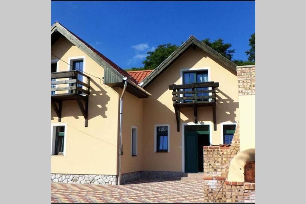 Borissza Vendégház (Ostoros Guesthouse) Exterior foto